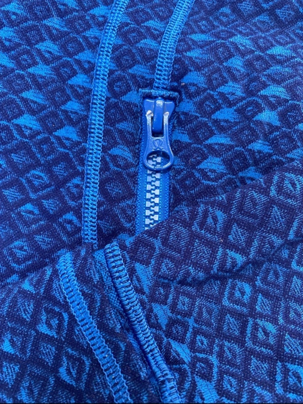 Lululemon Define Jacket Blue Geometric Pattern Full Zip Size 4 Thumbholes - Picture 6 of 13